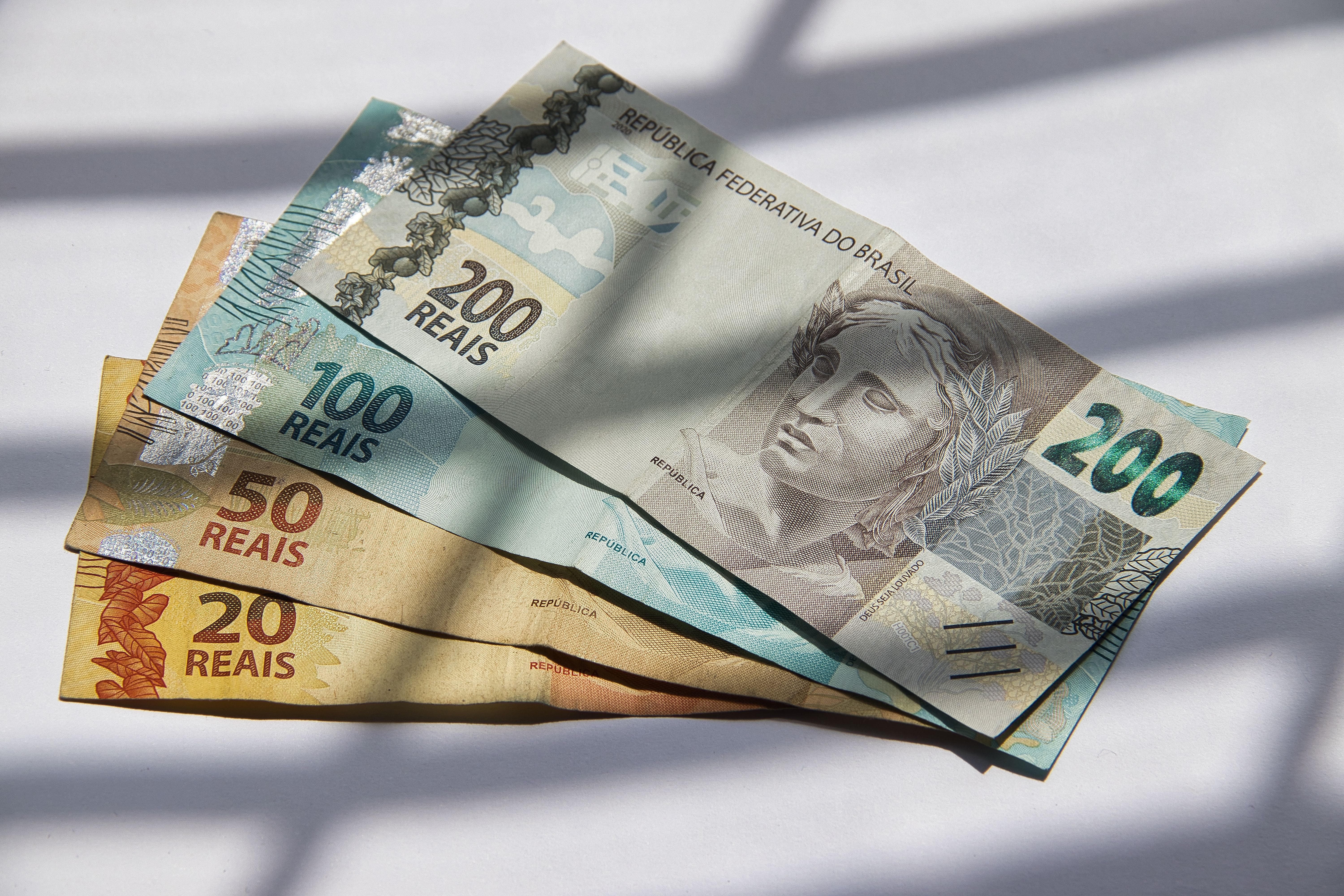 Por que simular o crime?